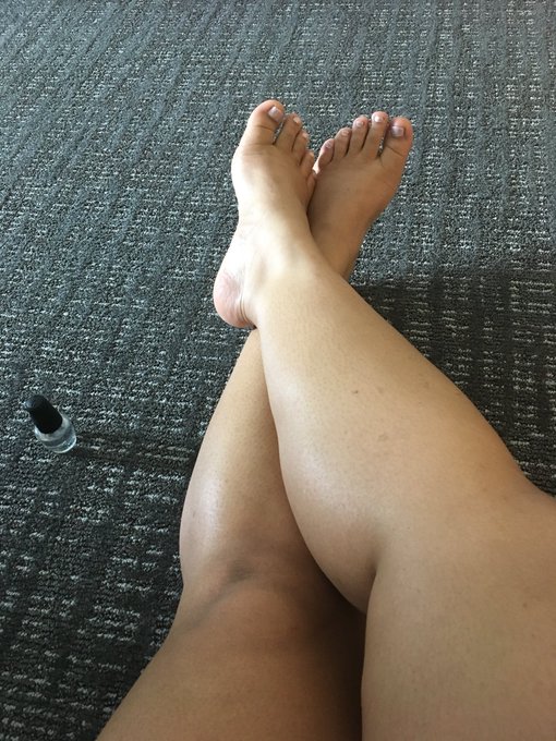 Productivity without pants is the Best!  #footfetish #fetish #nopants #chicago #PhillyPhilly #fatfeet<a href="/tag/footfetish"class="tags">#footfetish</a><a href="/tag/legs"class="tags"><span>#legs</span></a><a href="/tag/chicago"class="tags"><span>#chicago</span></a><a href="/tag/fetish"class="tags"><span>#fetish</span></a><a href="/tag/entertainment"class="tags"><span>#entertainment</span></a><a href="/tag/philadelphia"class="tags"><span>#philadelphia</span></a>