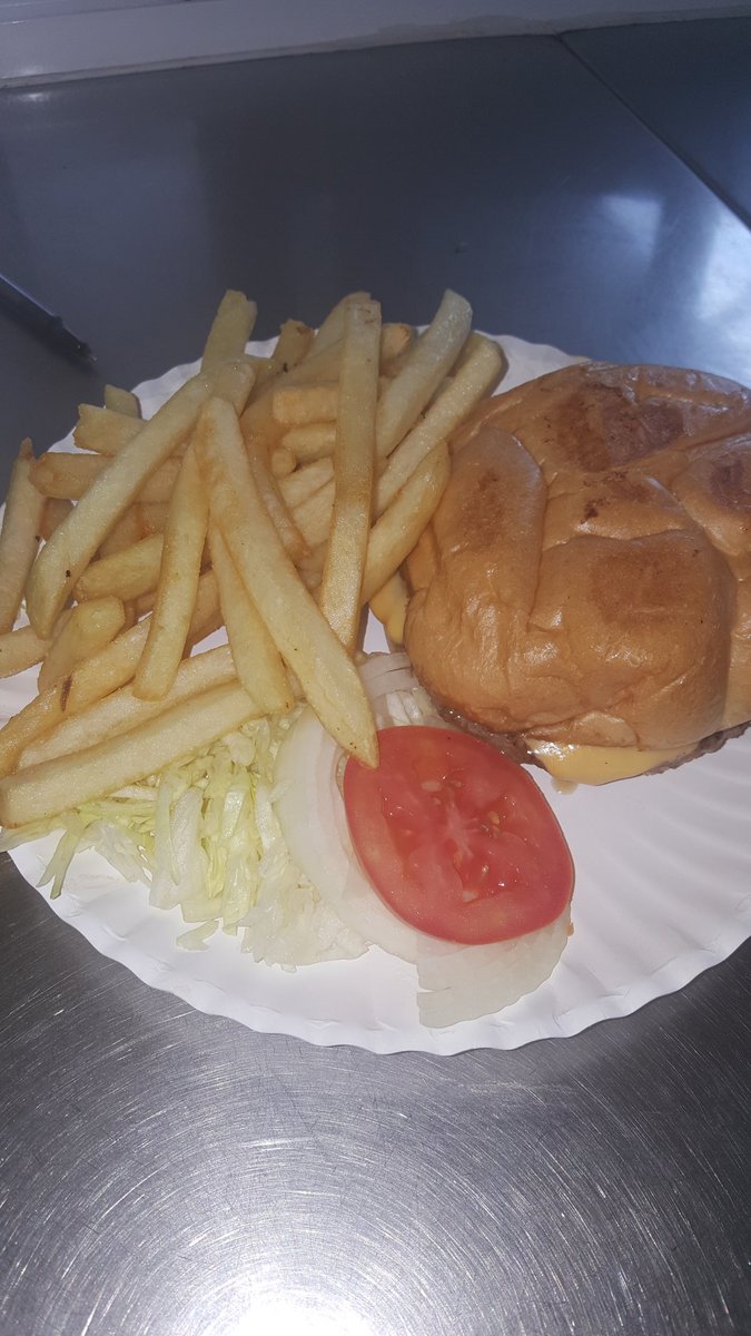 ElForastero1560's tweet photo. $6 burgers https://t.co/VMj0rkML2l