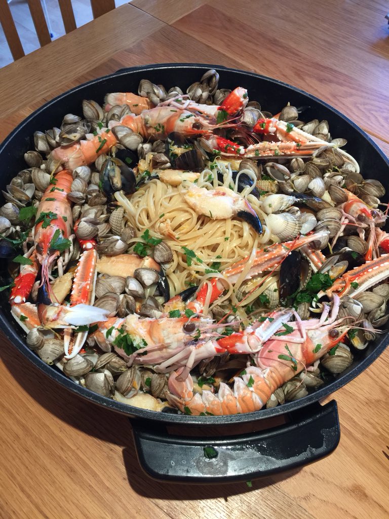 HomeChef7's tweet photo. Linguine Vongole with extras! Surf clams, crab claws, langoustine, mussels, cockles... all fresh from @WelchFishmonger https://t.co/zfG2ml0Ebk