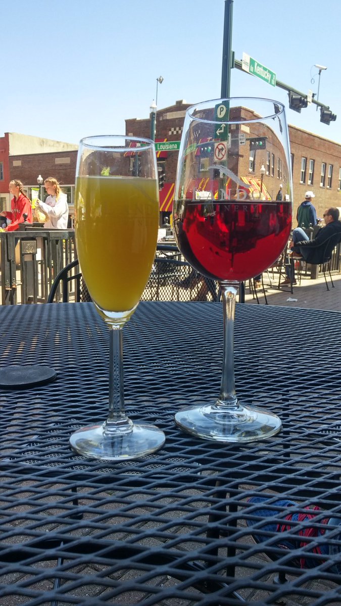 BarisaMark's tweet photo. Lovely Sunday at #ArtsInBloom in @CityOfMcKinney Texas. #SundayDateDay #SpringInTexas @landonwinery https://t.co/o6UVuIHLZk