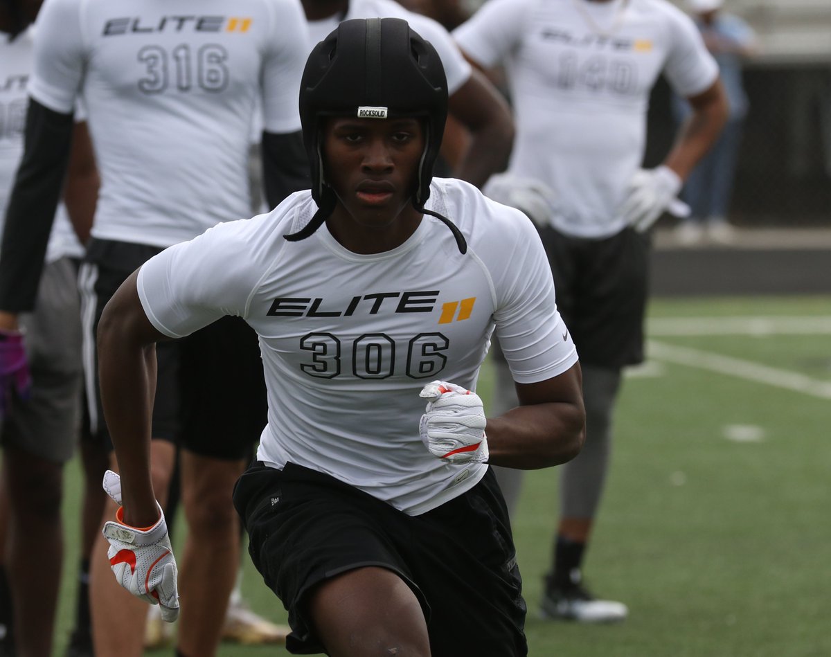 ClemsonInsider's tweet photo. Wearing #Clemson gloves 2020 stud WR @dre_lambert impressed at the Charlotte Nike Elite 11 event today https://t.co/ueFL583dku