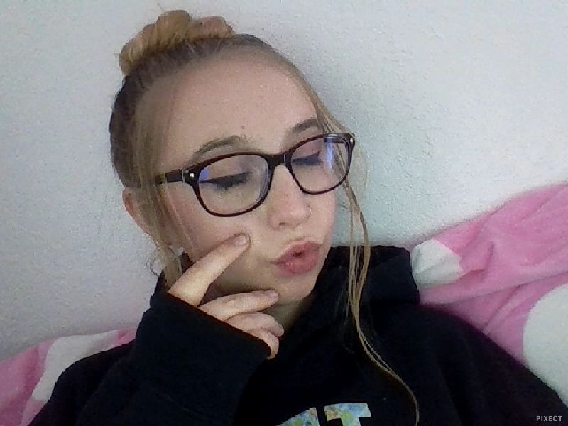 Lexismae23's tweet photo. I was bored so I'm letting everyone know I'm having a good lazy day!!! 😜 https://t.co/m9PMxrfko0