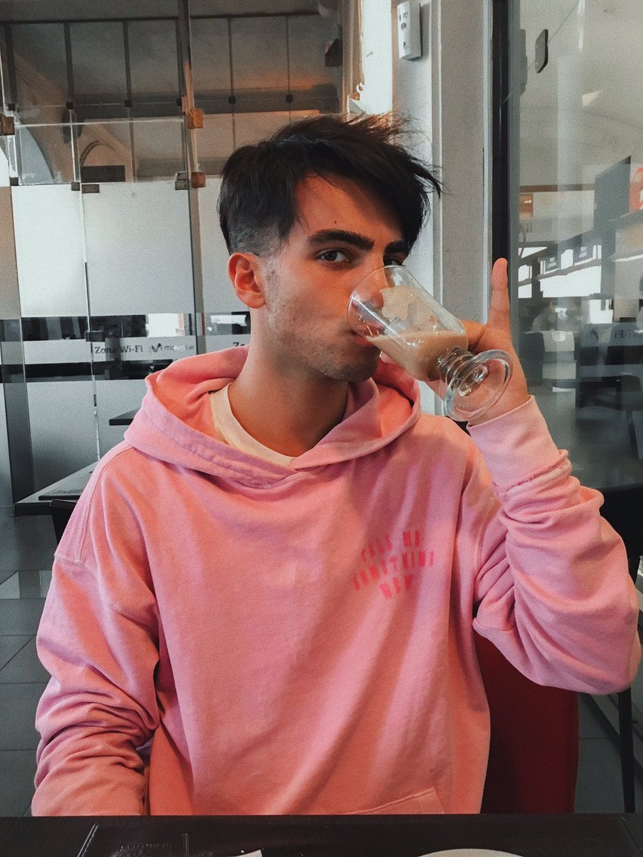 fedevigevani's tweet photo. RT sin barba 

MG con barba https://t.co/6lijJwckGQ