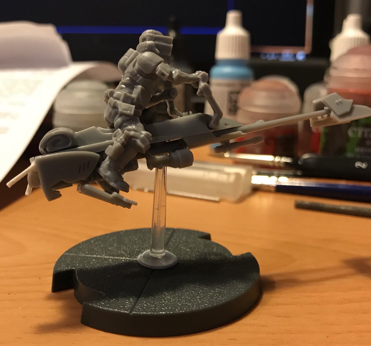 HerrUther's tweet photo. WiP for Legion Speeder bike expansion, trying to get a feeling of motion with the pose… https://t.co/KuWKmU0Qrs