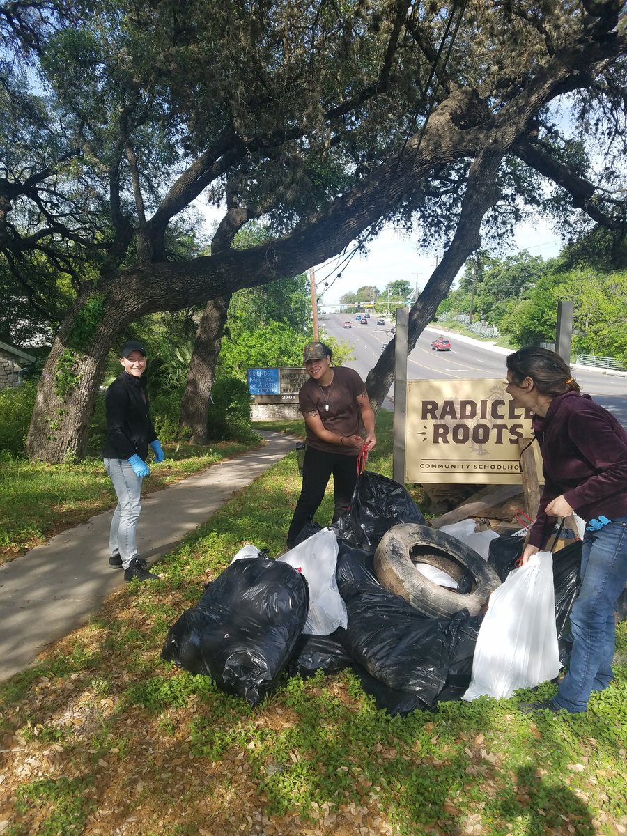 Capital_UPSers's tweet photo. #CapitalDivision @UPS employees #volunteering on #KeepAustinBeautifulDay, East MLK never looked better! https://t.co/I13wRtZpHw