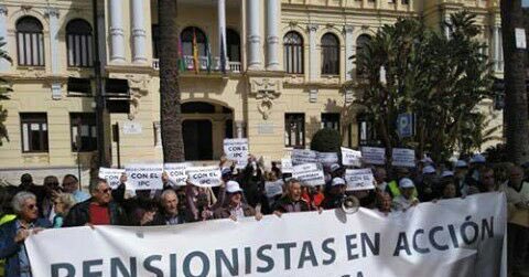MRed110's tweet photo. 🔴 PÁSALO 🔴

➡️ Mañana lunes a las 12.00 LIBRES estará en la puerta del Ayuntamiento de Málaga apoyando las pensiones y a Pensionistas en Acción. Necesitan nuestro apoyo, necesitamos tu apoyo, es una cuestión de todos. 
(Sin banderas) #LibresPorMálaga

🔴 PÁSALO 🔴 https://t.co/lNVxf5VzfS