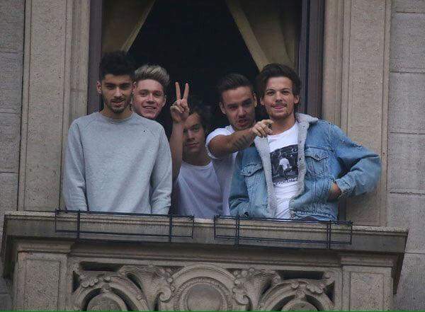 aj_spidey_'s tweet image. WE MISS YOUUUUU😭😭😭
Please come back?
#OneDirectionReunion #OneDirection #DirectionerForever #ZaynMalik ✨ #LouisTomlinson ✨ #harrystyles ✨ #liampayne ✨ #NiallHoran  ✨