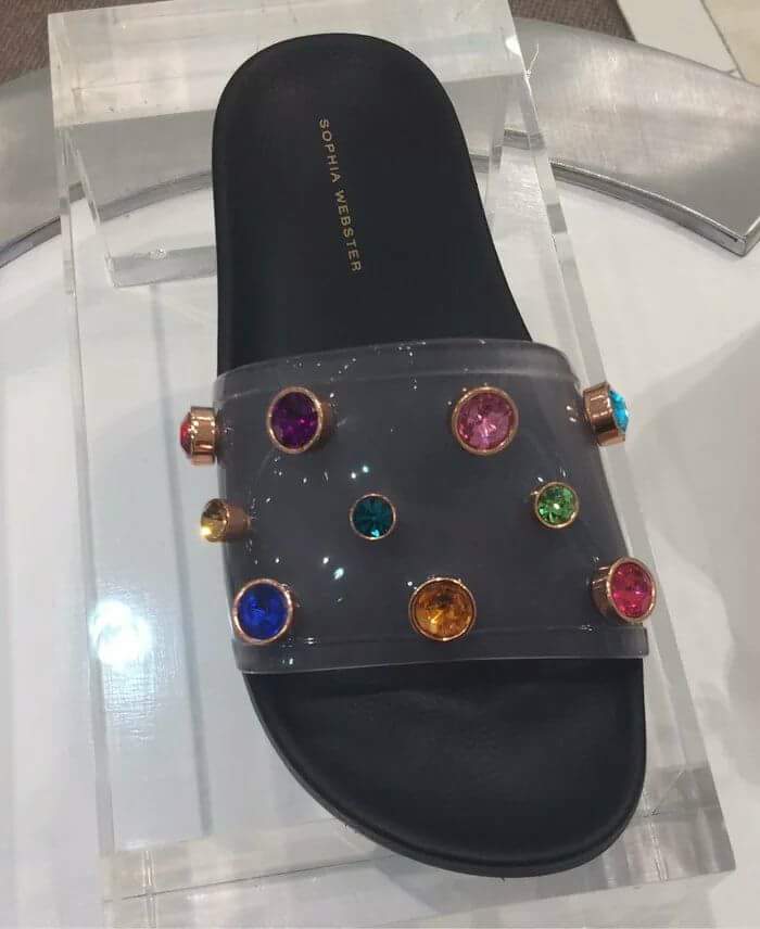 Cinemascomics's tweet photo. Cuando tu madre reúne todas las Gemas del Infinito para meterte un chancletazo. #InfinityWar #Marvel https://t.co/NAbfPu5He0