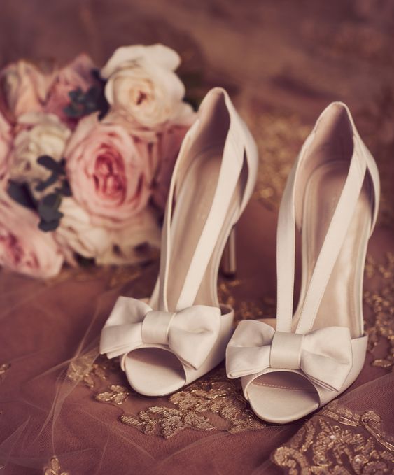 Currently pinning: Regal Wedding Inspiration bit.ly/2fWXYSz