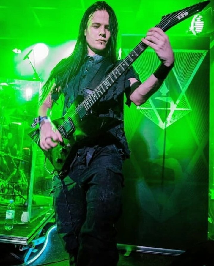 volbeatlizard's tweet photo. this guy has stolen my heart 🖤🤘🍌 #oskarfahlen #sweden #men #disregard #guitarist 🎸#photographer 📸 https://t.co/ykyEapbm7U
