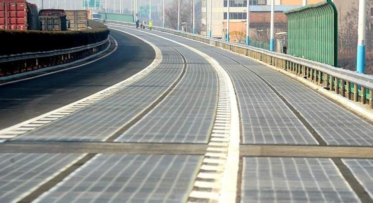 automovilers's tweet photo. La firma china Qilu Transportation Development está trabajando en una carretera inteligentehecha con paneles solares, sensores de mapeo o cartografía y cargadores de baterías eléctricas que servirán para que los coches puedan recargarse mientras circulan. #SPINAtechnology https://t.co/IM8WSewXpx