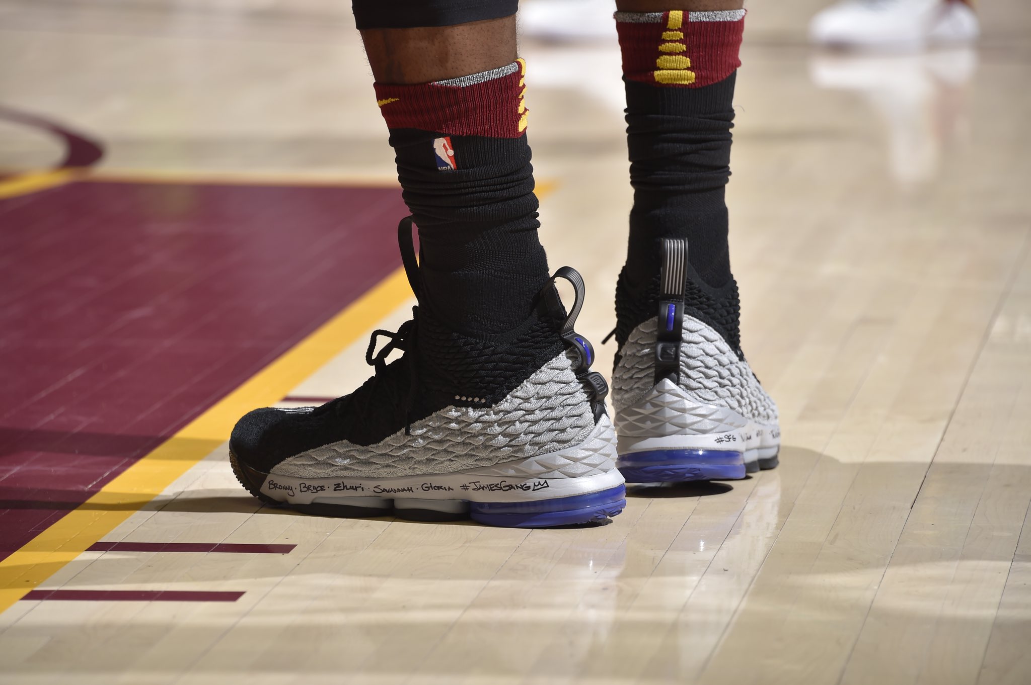 B/R Kicks on X: LeBron arrives for tonight's game wearing the