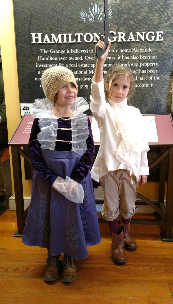 joyfouruss's tweet photo. #Hamilkids Eliza and Alexander at the Grange, on a chilly day. https://t.co/coz9Kl8h3j