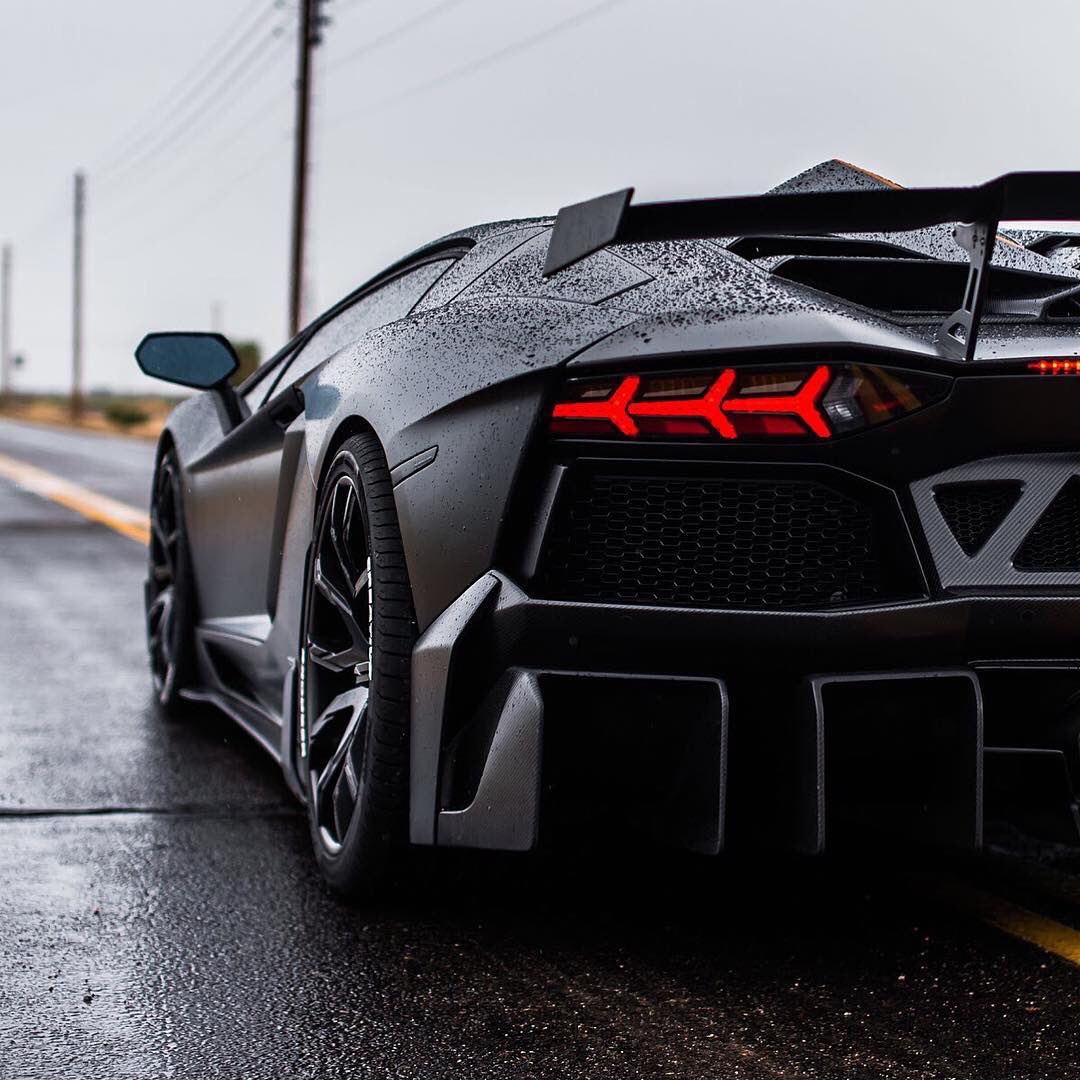 carpxrnpicx's tweet photo. All black Aventador https://t.co/XG7i0qLpQ9
