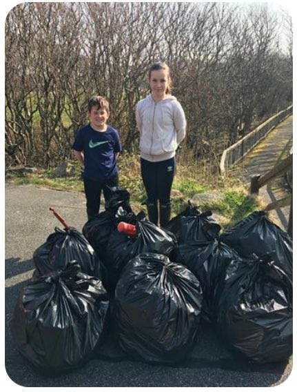 BeairteasBarra's tweet photo. More #plastic clearing. Seamus and Orla did an amazing job in #Castlebay clearing 50kg and Sandy and Adrienne did a great job on #Sealbay clearing 46kg. @CleanUpScotland #barra #OuterHebrides @CleanCoastOH https://t.co/4AUH2jenvV