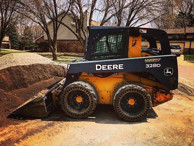 FleetRight's tweet photo. Small machines. Big Productivity. This Deere 328D is part of the lineup selling May 2nd via @auctiontime • • • • • #deere #construction #dirtlife #equipment #heavyequipment #equipmentmanager #skidsteer #loader #johndeere #auction #auctiontime #Fl… https://t.co/TLDVtDO7eN https://t.co/4skTPw8KGe