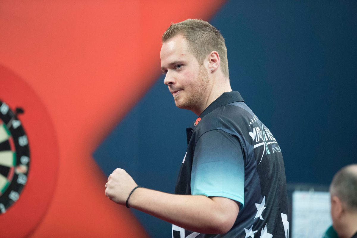 OfficialPDC's tweet photo. HOPP WINS!!!!

What an INCREDIBLE game here in Saarbrucken, as Hopp lands a 121 checkout to beat Rob Cross in a deciding leg. 

He is into the FINAL and will face Michael Smith. 

#ET3 https://t.co/glGclCADJR