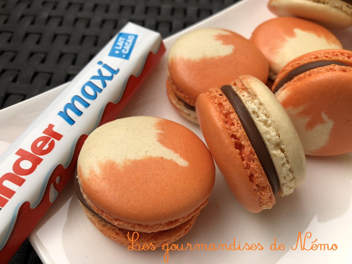 cuisinedenemo's tweet photo. Macarons Kinder Maxi coques bicolores; recette : https://t.co/0m5dSK7z2x #Macarons #cuisine #recette #recettes #Kinder #gouter https://t.co/R0YIeDGB45