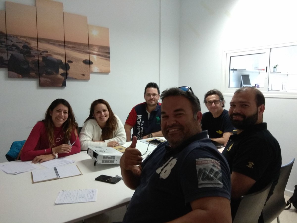 STIngenieros's tweet photo. En relación al Real Decreto 1036/2017 (diciembre), en el que obliga a Certificarse como Técnico Radiofonista (RTC) a todo aquel piloto de Drones (RPA) que quiera trabajar en espacio aéreo controlado (no segregado, controlado)

Desde hoy contamos con esa acreditación para volar https://t.co/PZyvaqJ4U7