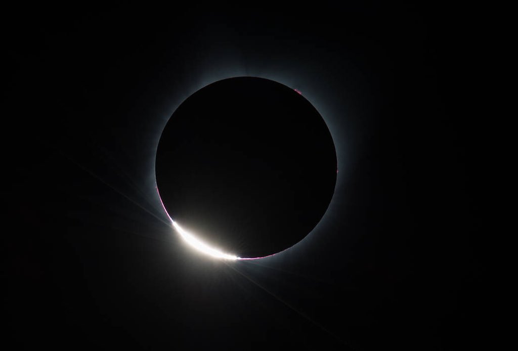 The diamond ring effect. alpo-astronomy.org/eclipse/observ… #soleil #sun #solareclipse #space #exploration #sciences #MarchForScience #marchforscience2018 #MarchforScienceDC #MarchForScienceLA