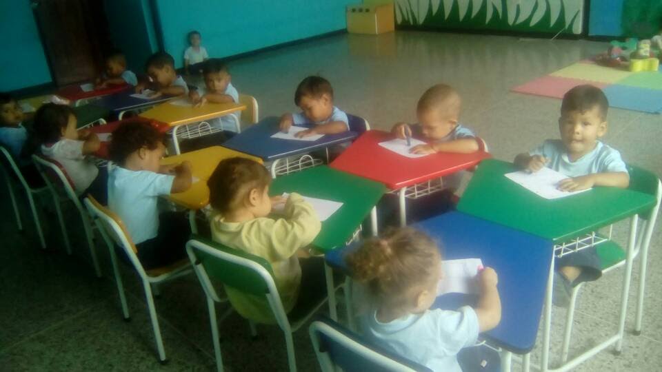 CEI_JacintoL's tweet photo. ¡Que Hermosos! #Enterate como estudian nuestros niños y niñas en el @CEI_JacintoL . #CincoAñosDeVictoriasYBatallas y existo en la educación @FNNSimon de los mas pequeñ@s. La mayor inversión que @NicolasMaduro el Presidente Protector hace al futuro de la Patria @magallyvina https://t.co/UZymRtxe3K