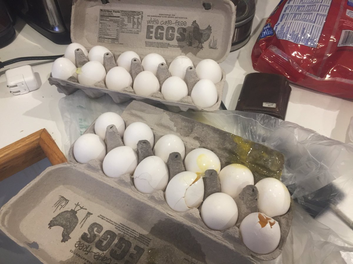 Russle_Tussle's tweet photo. Thanks for putting my eggs under a 5lb bag of potatoes... @amazon @AmazonFresh https://t.co/cyiyhinjZ9