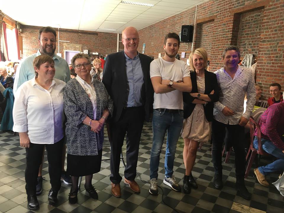 Sebas_Deschamps's tweet photo. Découvrez le visage de 7 des 21 candidats aux prochaines élections communales du groupe Ensemble à Ecaussinnes !
 De gauche à droite : Pierre Rompato, Alexandra Sauvage, Marcelle Colinet, Sébastien Deschamps, Arnaud De Laever, Catherine Walem et Bernard Rossignol https://t.co/7hIYN9N00F