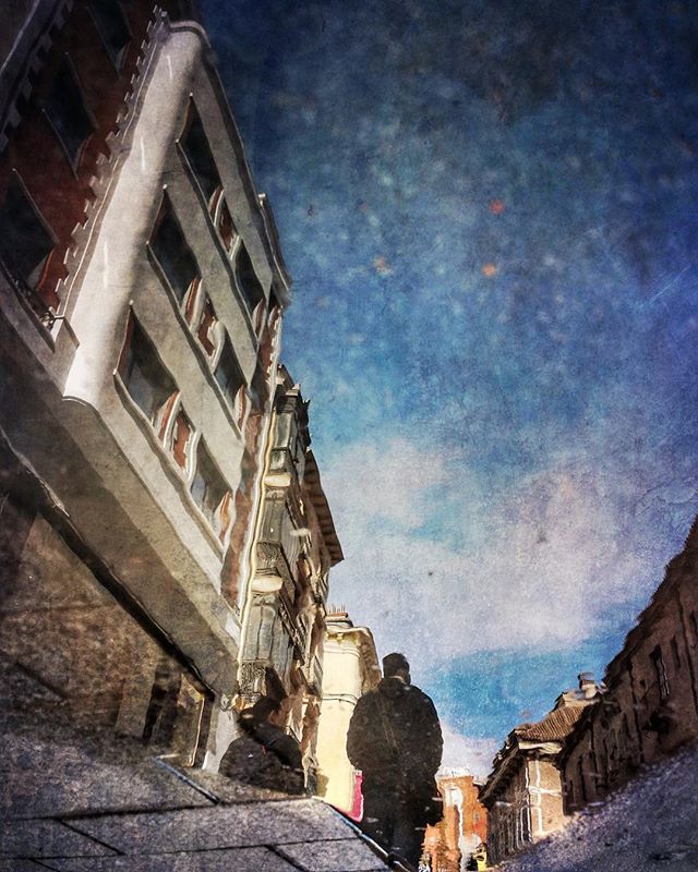 luisonrh's tweet photo. Wandering around Madrid in my world of dreams, the world upside down... Good night!
.
.
#HuaweiMate10 #Snapseed #Mextures #OO #LocurasInteligentes https://t.co/3YPdc7Uydw https://t.co/z1MtDBh2LT