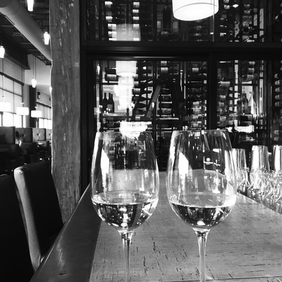 HollexAve's tweet photo. Back on our old stomping grounds. #AvenuesBistro All great ideas originate somewhere. This is ours 🥂#stayorganized #paperfree #serverbook #serverlife #sundayfunday #pretendingitssummer #winetime #kansascity https://t.co/YXNAWJ4hnL