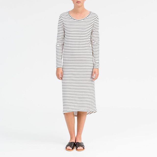 careoflabel's tweet photo. Hello Monday,⠀
I'm the perfect long sleeve dress to see you through Autumn and into Winter.⠀
You're welcome xx⠀
⠀
Shop this organic cotton basic online. Available in all sizes now. https://t.co/GJ7igFXXix https://t.co/6ONg1jt88P
