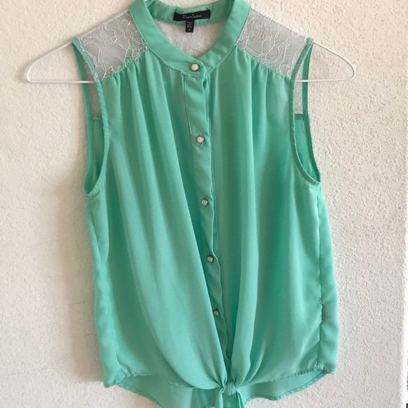 neareth's tweet photo. So good I had to share! Check out all the items I'm loving on @Poshmarkapp #poshmark #fashion #style #shopmycloset #monteau #bananarepublic #anntaylor: https://t.co/nwSOc6N4KZ https://t.co/jV46Z0Xqt9