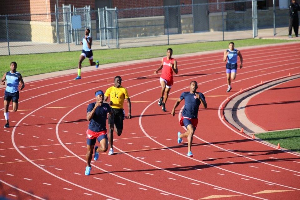 The boys 400m is on fire in Texas, check out 2018s top 25 boys and their progressions from 2017. bit.ly/2qxJJ9E