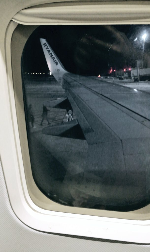 Andreaanm4's tweet photo. #VueltaEspaña #GoodFly #Plane ✈️❤️🇮🇹🇪🇸 https://t.co/Y33Q6WhqU3