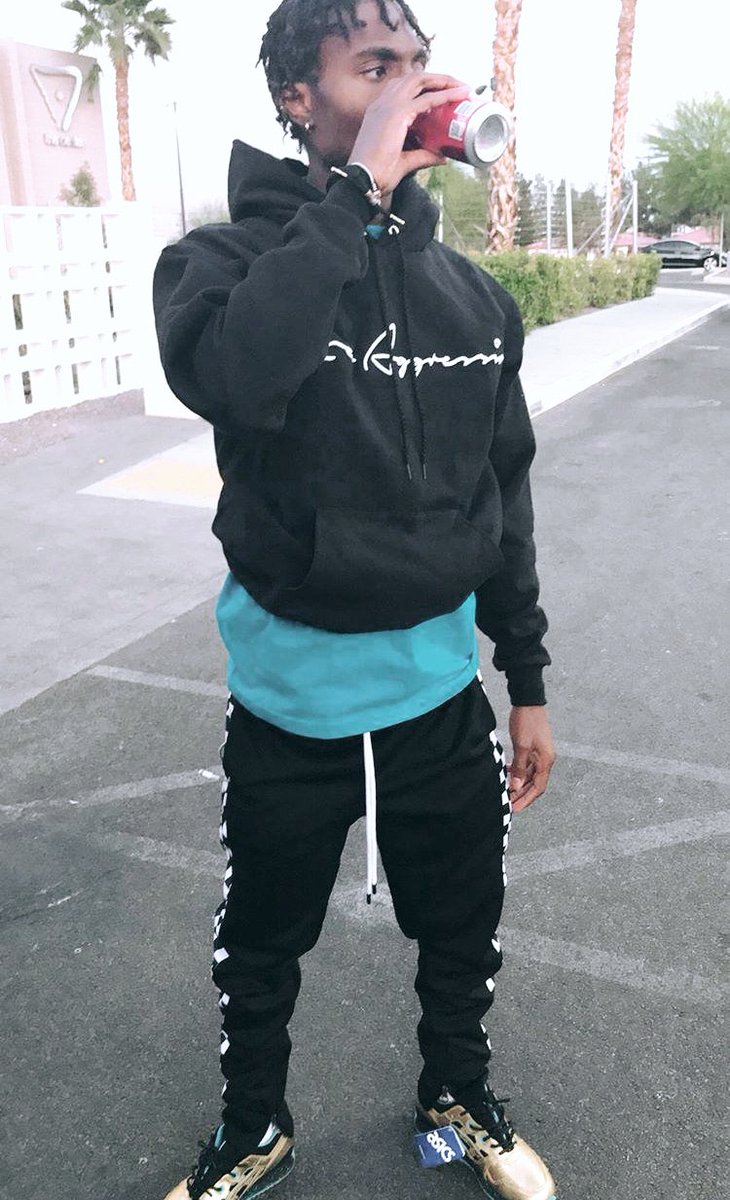 TrayyDawg626's tweet photo. Came Through Dripping💦💦 #LiveAggression https://t.co/fDhcaPl5JC