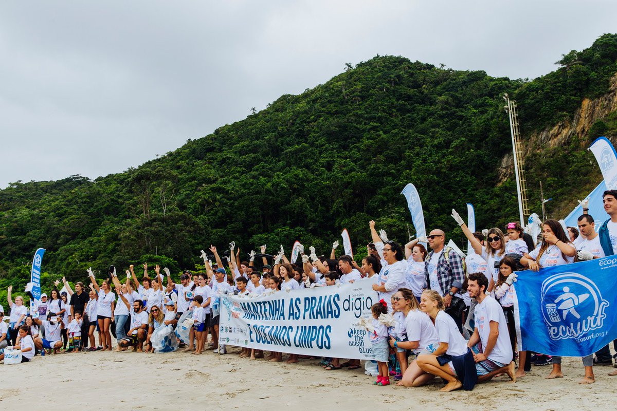 TurnTidePlastic's tweet photo. SURF’S UP! 🏄‍♂️
Turn the Tide on Plastic joined Eco Surf Brazil to catch some waves and clean-up local beach, Praia da Atalaia in #Itajai 🇧🇷
Be an #OceanHero and take the #CleanSeas Pledge @UNEnvironment 
📸 Pedro Martinez / @volvooceanrace 
#TurnTheTideOnPlastic #CleanSeas https://t.co/2wxpDYZOM3