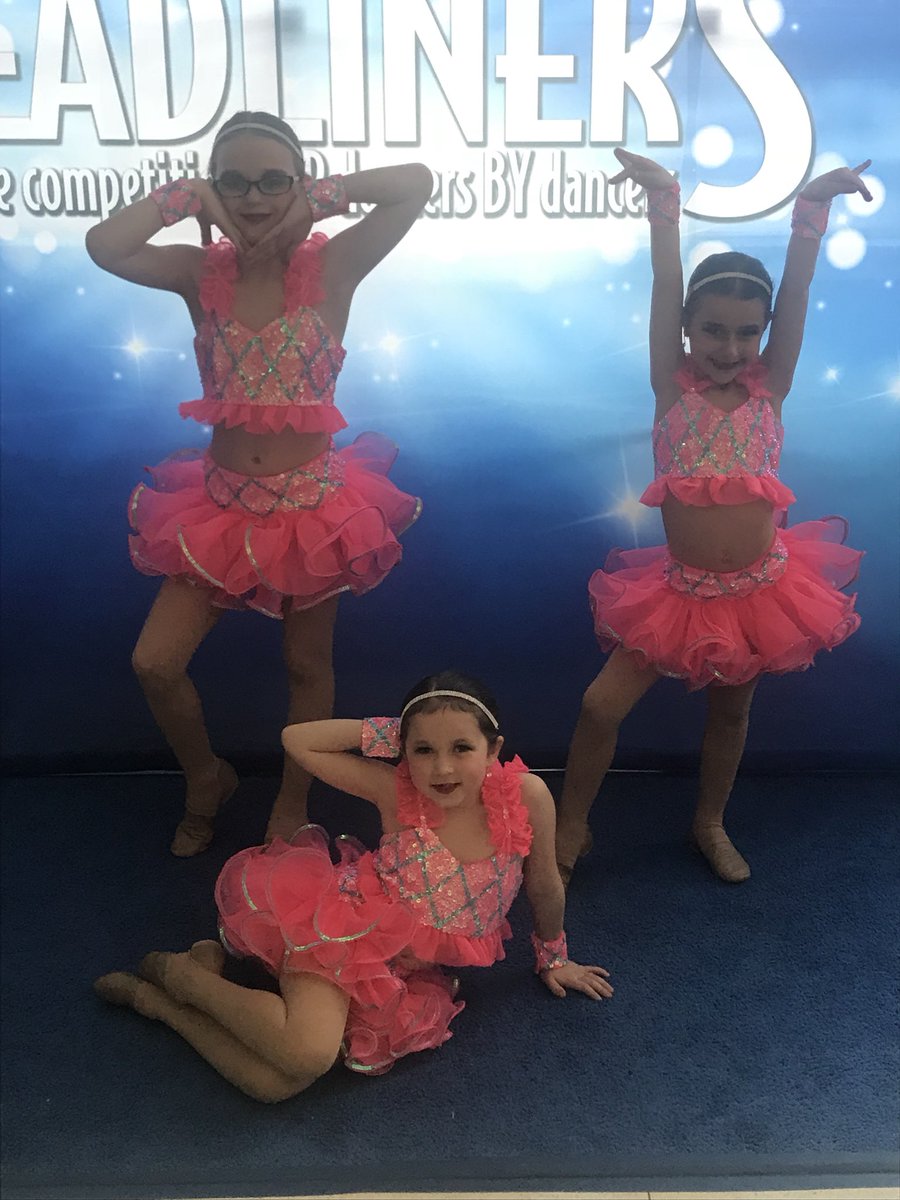 HShagena's tweet photo. Love these girls! #meandmygirls #headlinersdance @HeadlinersDance @TaraBombalski https://t.co/6Uh5DpmEwF