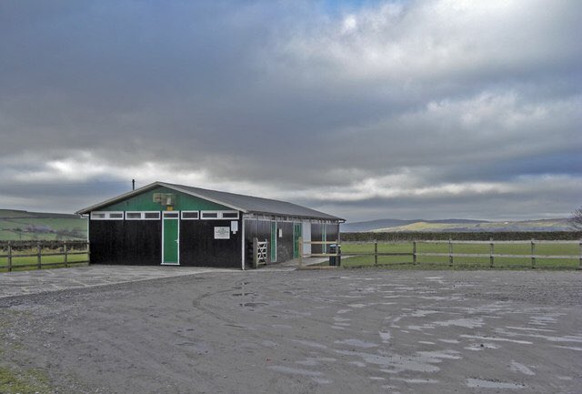 TrawdenCelticFc's tweet photo. @JackHartley93 Home is where the rec is #coldinthesummer #horizontalrain #awayteamsnightmare https://t.co/YueNLbDeXP