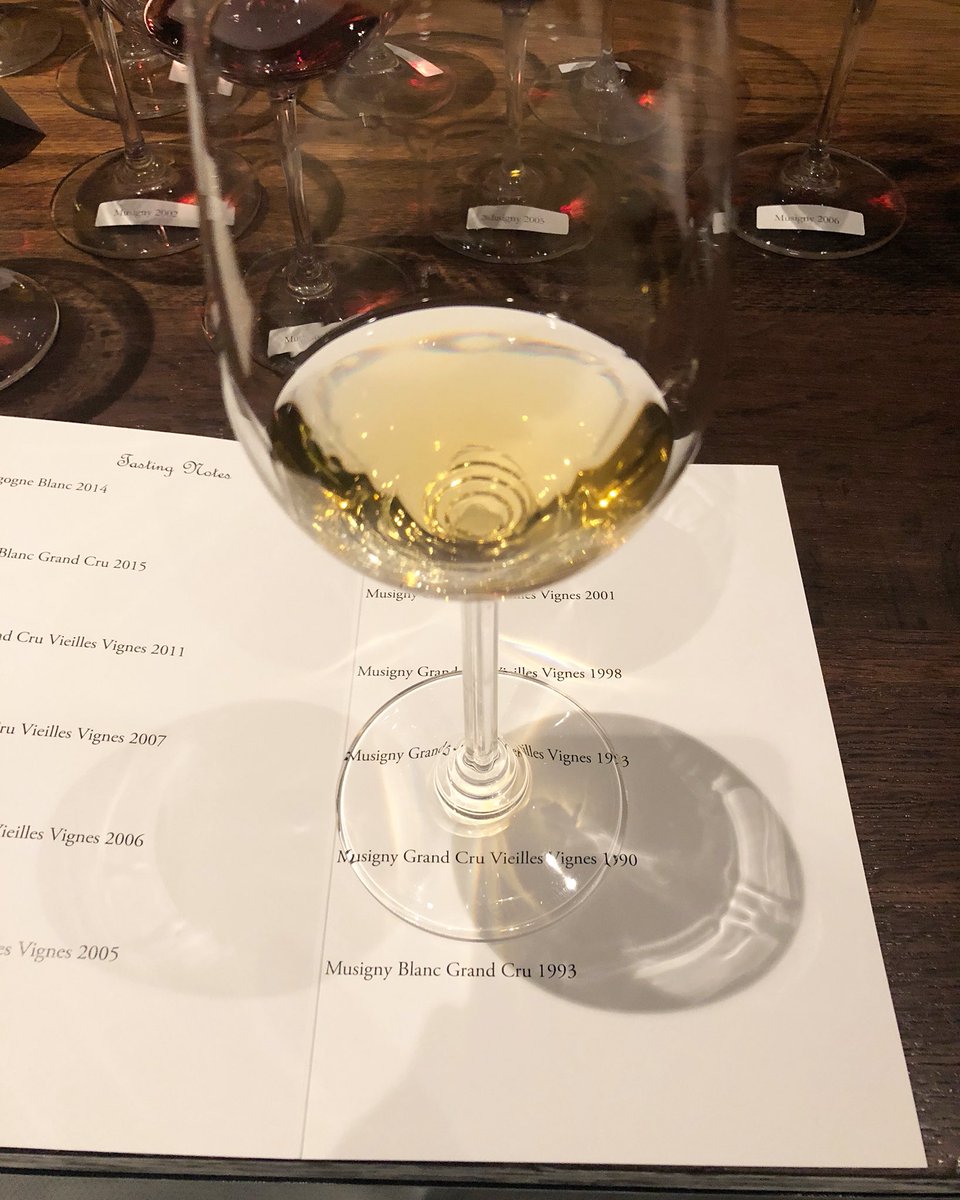 LazySomm's tweet photo. 1993 Musigny Blanc Grand Cru, Comte Georges de Vogüé. It was part of the Rare Wine Dinner at Benu, San Francisco, celebrating La Paulée de San Francisco.
#musigny #comtegeorgesdevogue #burgundy #bourgogne #chardonnay #grandcru #benu #sanfrancisco #benusf #lapaulee #lazysomm #wine https://t.co/ASmmFoPM7M