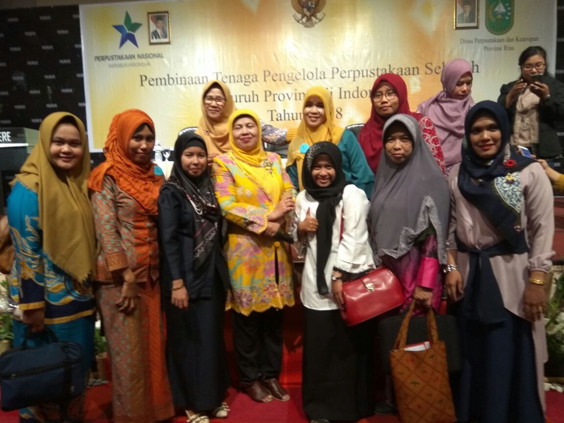 Sharing ilmu dan ketemu teman lama. #perpusnas #bimtekperpusnas2018 #perpusdariau #jipunilak