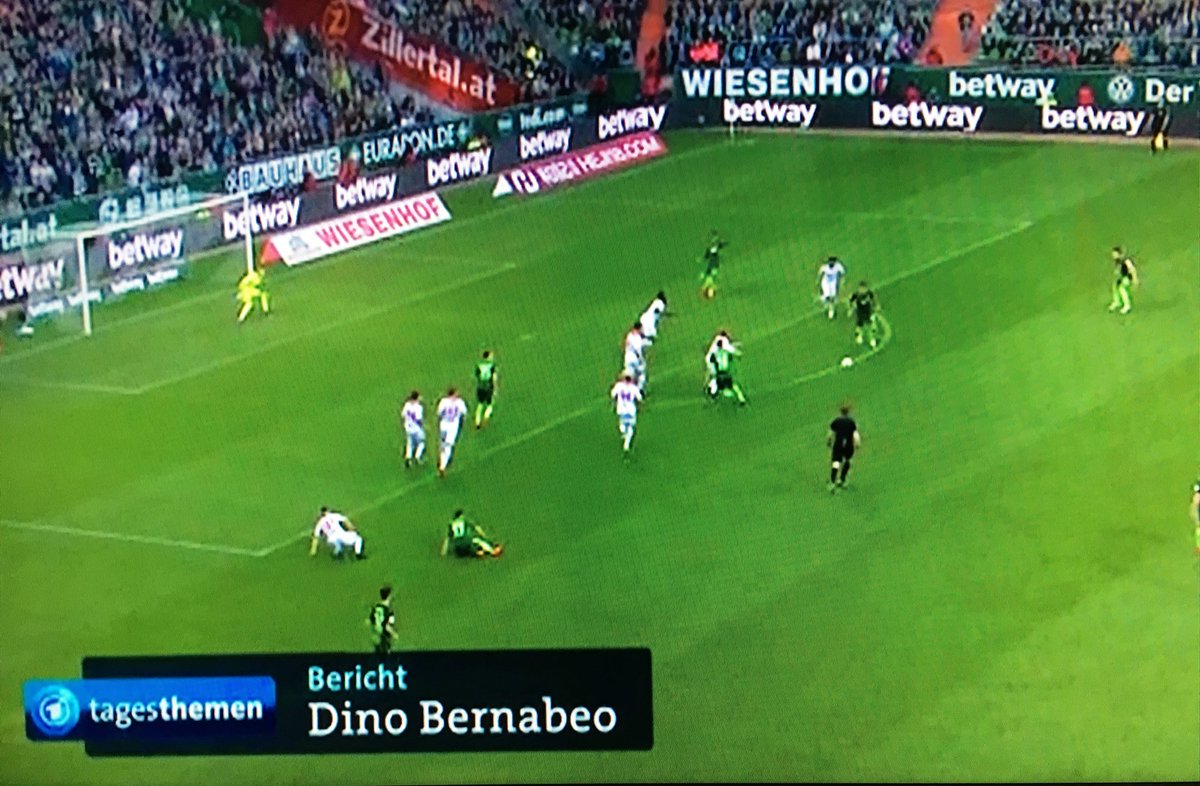 exprofis's tweet photo. Wenn man den Namen des Werder-Reporters nicht parat hat &amp; schnell eine Bauchbinde liefern muss #ard #tagesthemen #SVWRBL https://t.co/NOTKR9escz