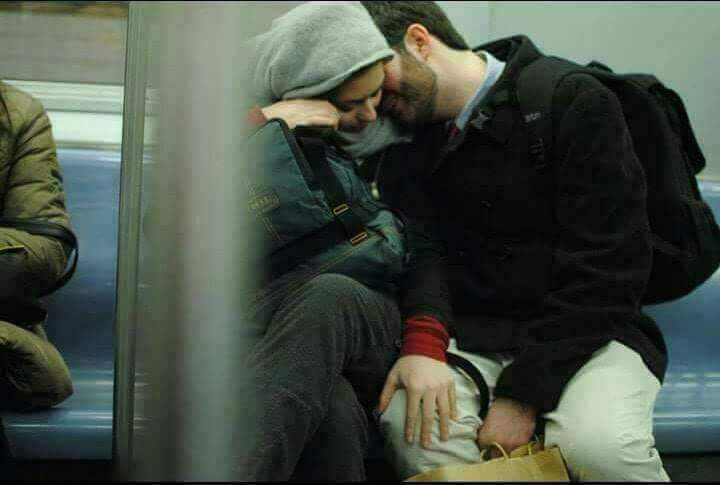 واستنـَدَ إليها كأنـّها قوّتُـه
وعـاشَ بِها كأنـّها روحُـه!. 💜 
#الرافعي