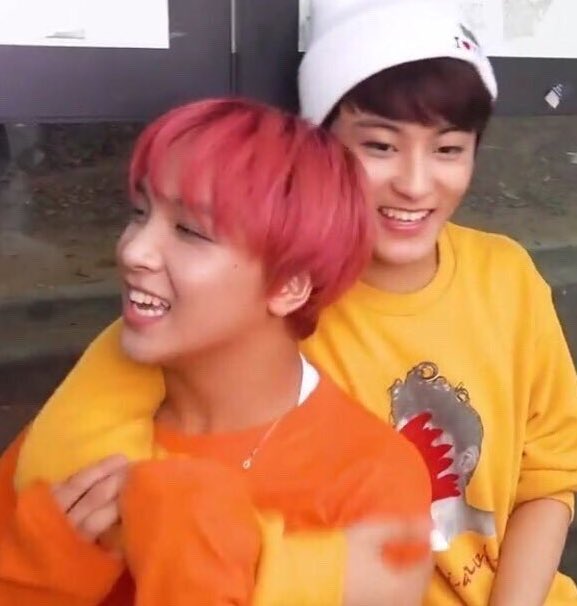 qianrenjun's tweet photo. Mark                              Mark
in  the                           with his
sun                                sun https://t.co/X01mioevqk