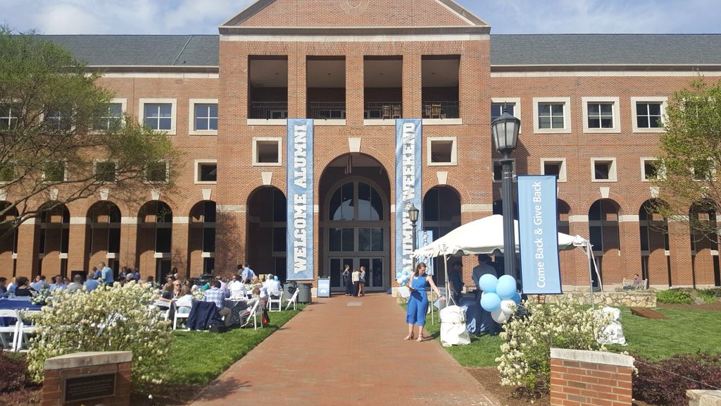 ryandcartwright's tweet photo. Humbled and honored to be in such great company with so many @unc @kenanflagler alumni, staff, classmates from around the US & world in Chapel Hill. #onemba #UNCBizAlumniWeekend #kfbs https://t.co/SbinbVhyKy