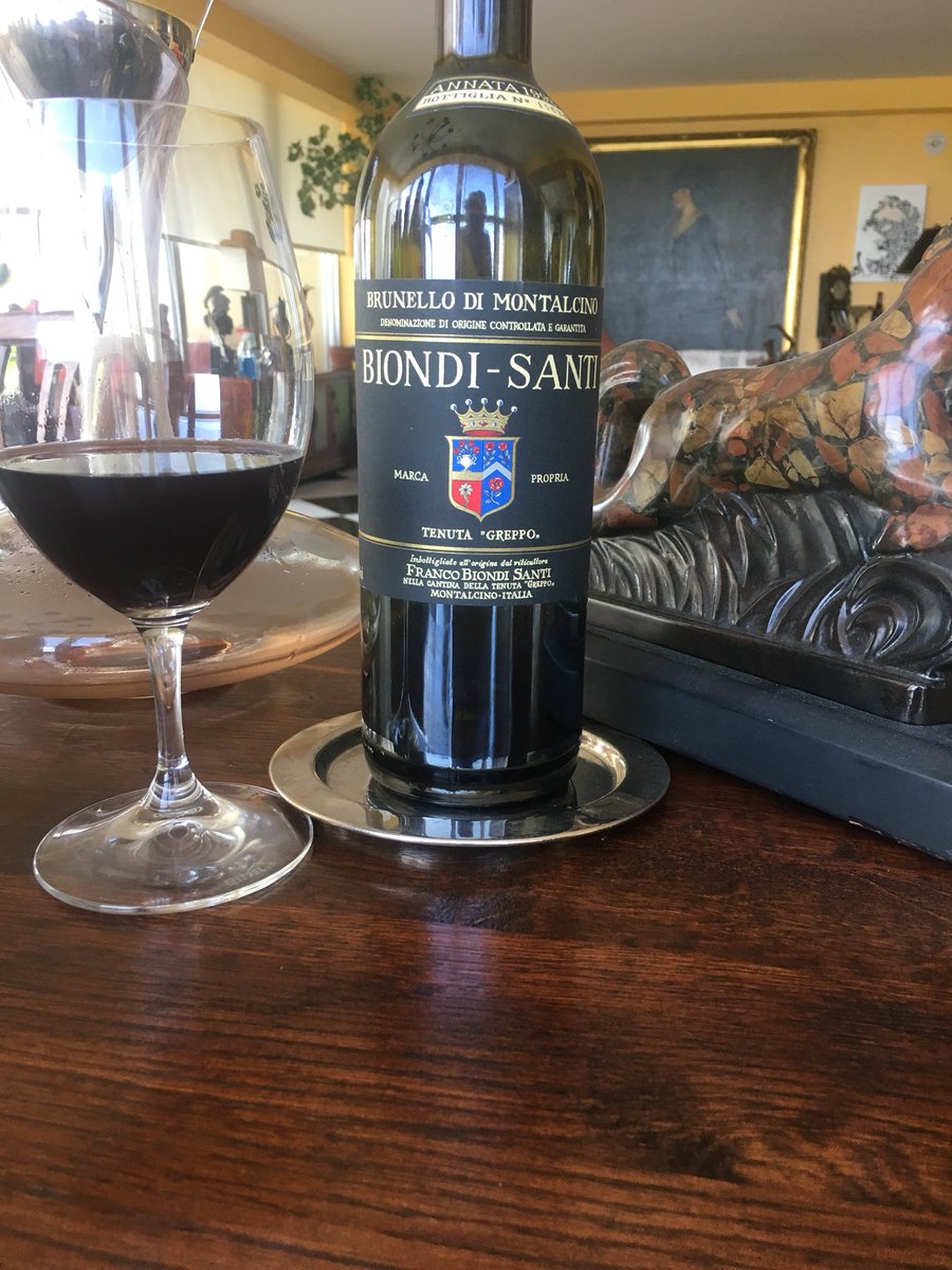 CHARLIEWINES's tweet photo. #themonument to #brunellodimontalcino #tenutaBiondiSanti ......1998 #IlGreppo ! Silk,,,,,, sips of history of #Toscana  @Specmonkey @thewinetattoo @muladhara @MuseoBrunello @vinesack @winewankers @DemiCassiani @pietrosd https://t.co/HSLRa6mNDa
