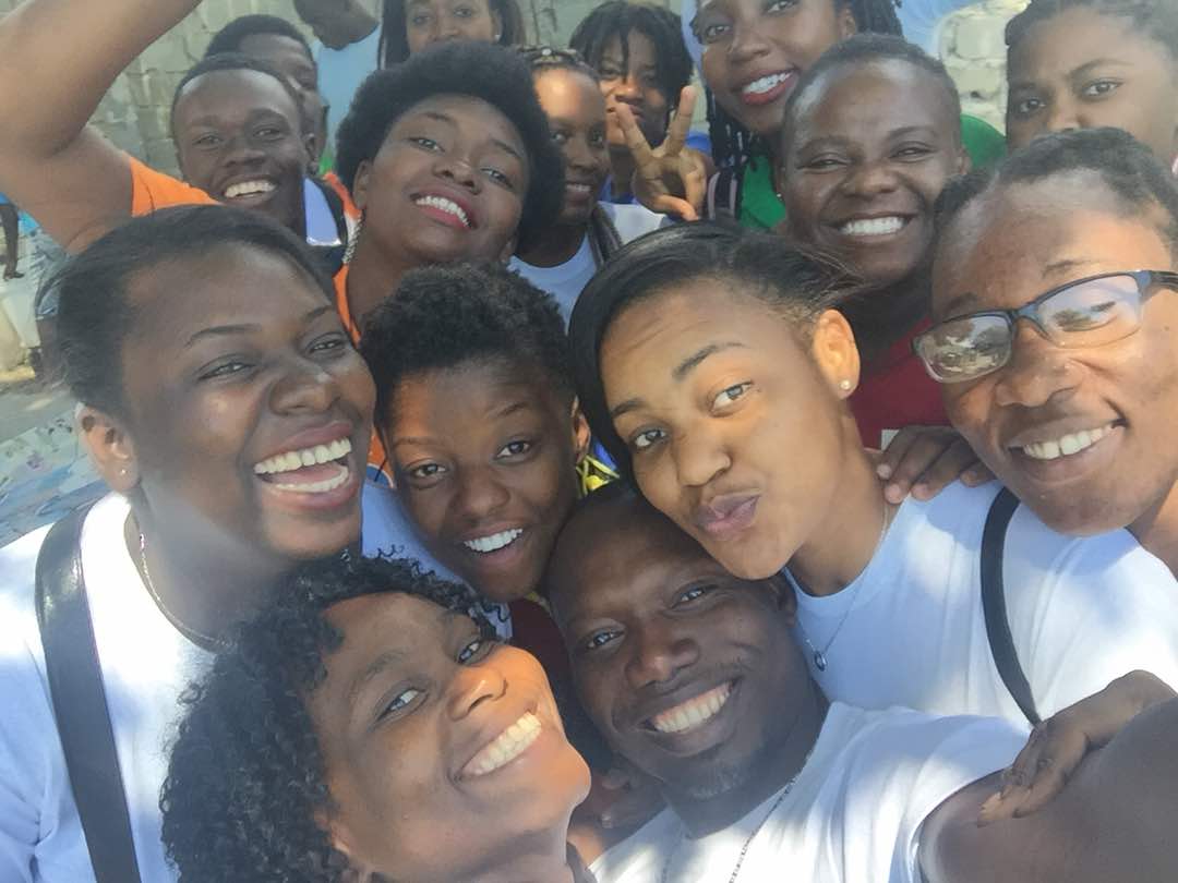 GoodDeedsDayHT's tweet photo. Volunteers having fun while doing good. @GoodDeedsDayHT @WorldMeritHT @activehaiti @GoodDeedsDay https://t.co/xZbMt21v1g