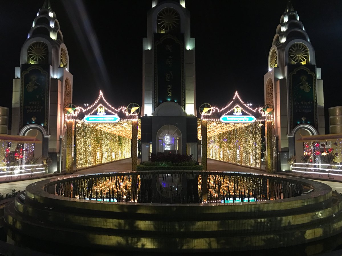boaz_brafman's tweet photo. #khmernewyear #itslit #HappyNewYear #phnompenh #Cambodia #nomadlife #nightcrawler #NewYear #holiday https://t.co/SuzF4JbxqX
