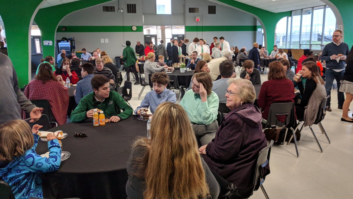 Enjoyed spending the morning celebrating Mass and having breakfast with our incoming freshmen! So nice to come together as a #CommunityofFaith  #Classof2022 @StMarysDragons #MenofMary