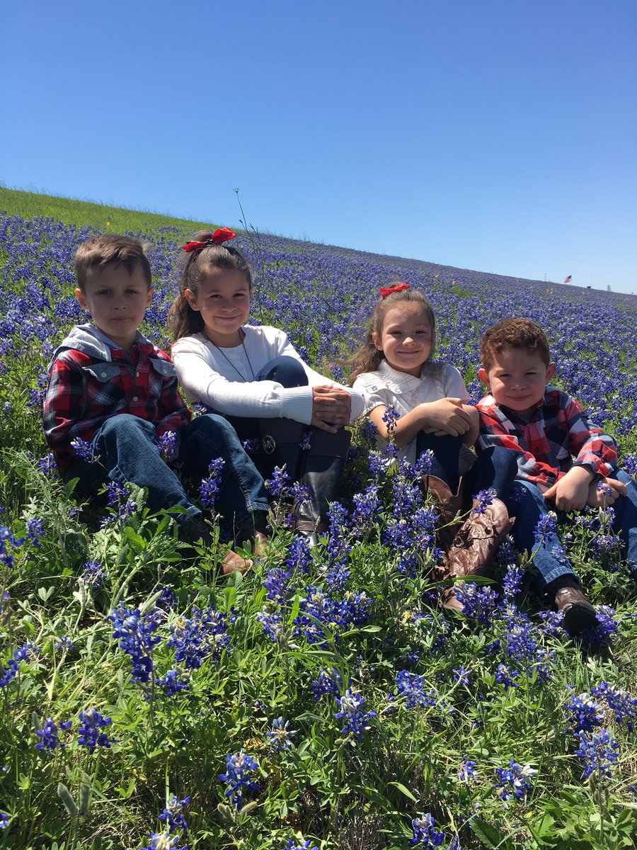 Day with the G-babies ❤️#OneBlessedMemo #MyLoves #TexasBlueBonnets @KhariHeru <a href="/AkinsMel/">Mel Akins</a> @AmberD___ <a href="/triple555hd/">Balch Springs HD SM</a>