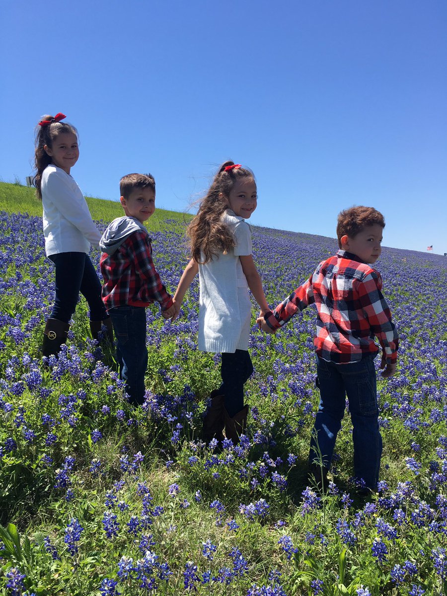 AthenaMASM555's tweet photo. Day with the G-babies ❤️#OneBlessedMemo #MyLoves #TexasBlueBonnets @KhariHeru @AkinsMel @AmberD___ @triple555hd https://t.co/0lZ5MD7d1n