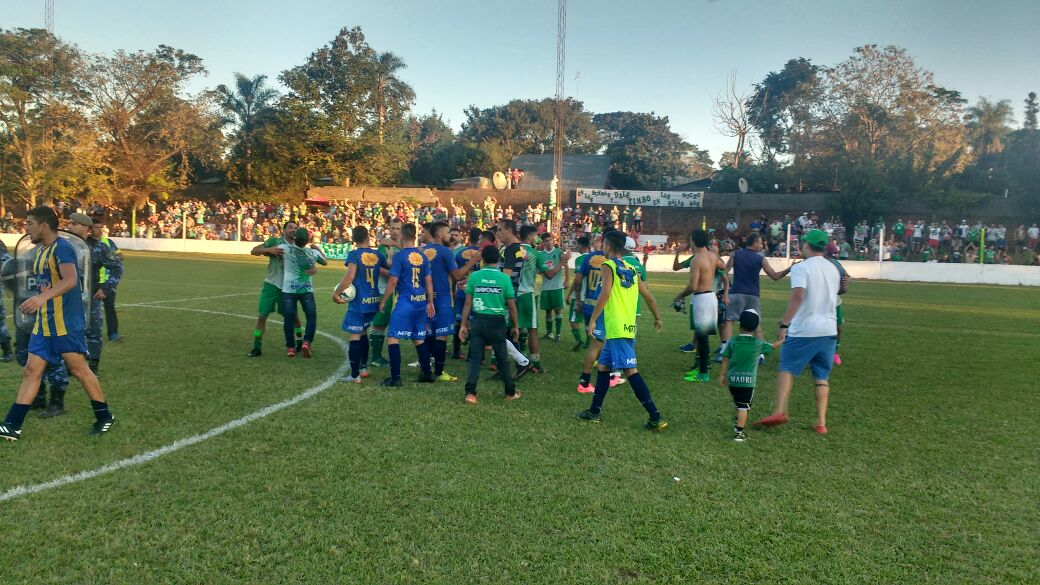 doble5inco's tweet photo. #FederalC⚽️🏆
¡BARTOLOME MITRE FINALISTA!
Cayó 2-1 ante #ElTimbo (Pablo Reis por duplicado). Pero como en la ida ganó 5-0 paso a la final. Ángel Comes convirtió para el Auriazul. https://t.co/zgjEc0EdIR